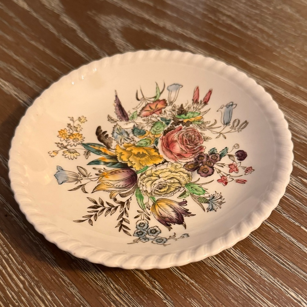 Vintage Johnson Brothers Garden Bouquet Saucer